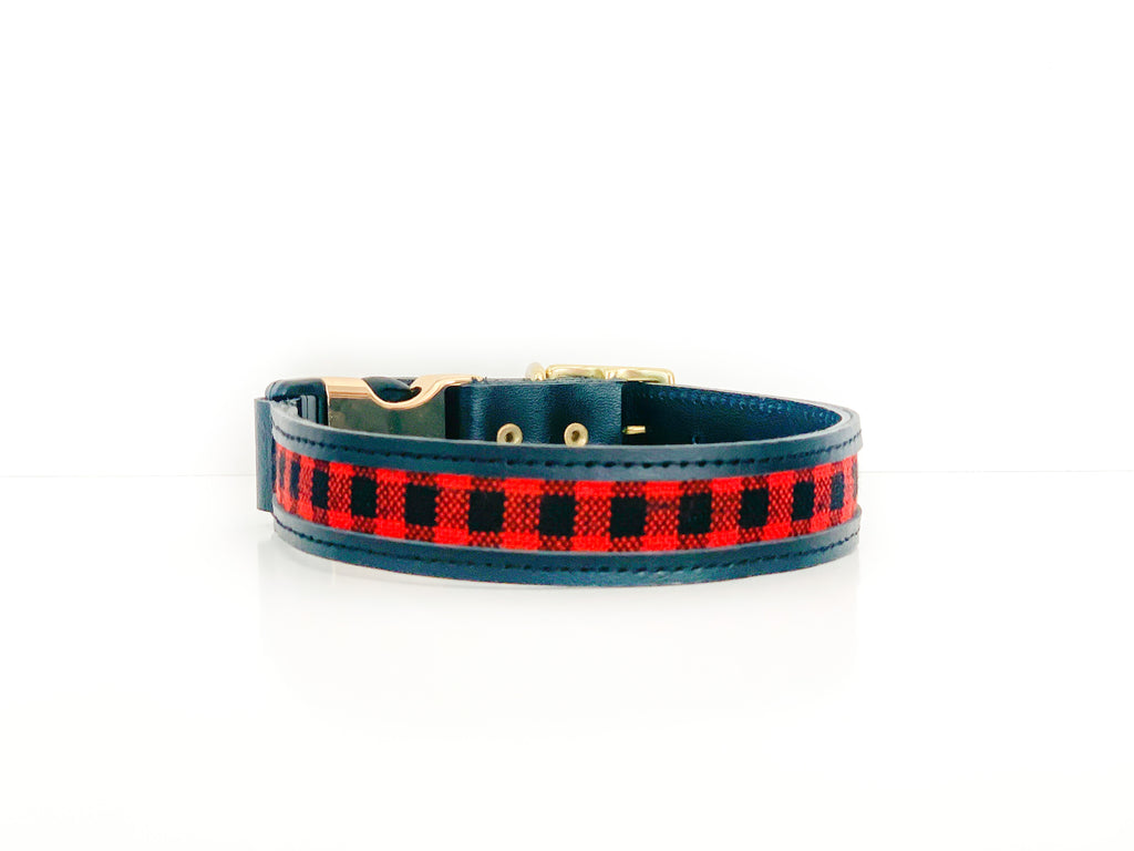Buffalo plaid buckle release collar for the holidays and for your pup! With a fast-release buckle. 