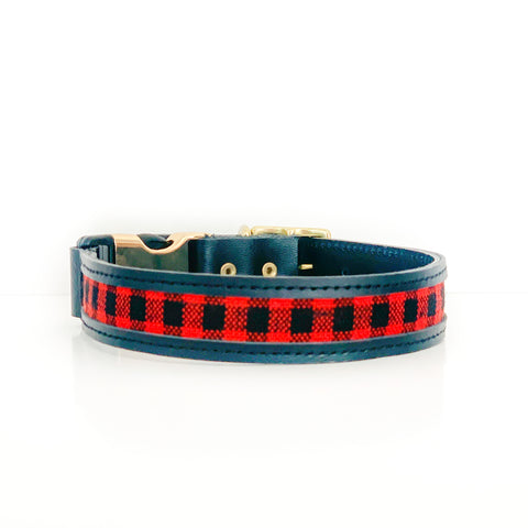 Buffalo plaid buckle release collar for the holidays and for your pup! With a fast-release buckle. 